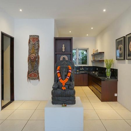 Asrina Villa'S Seminyak Exterior photo
