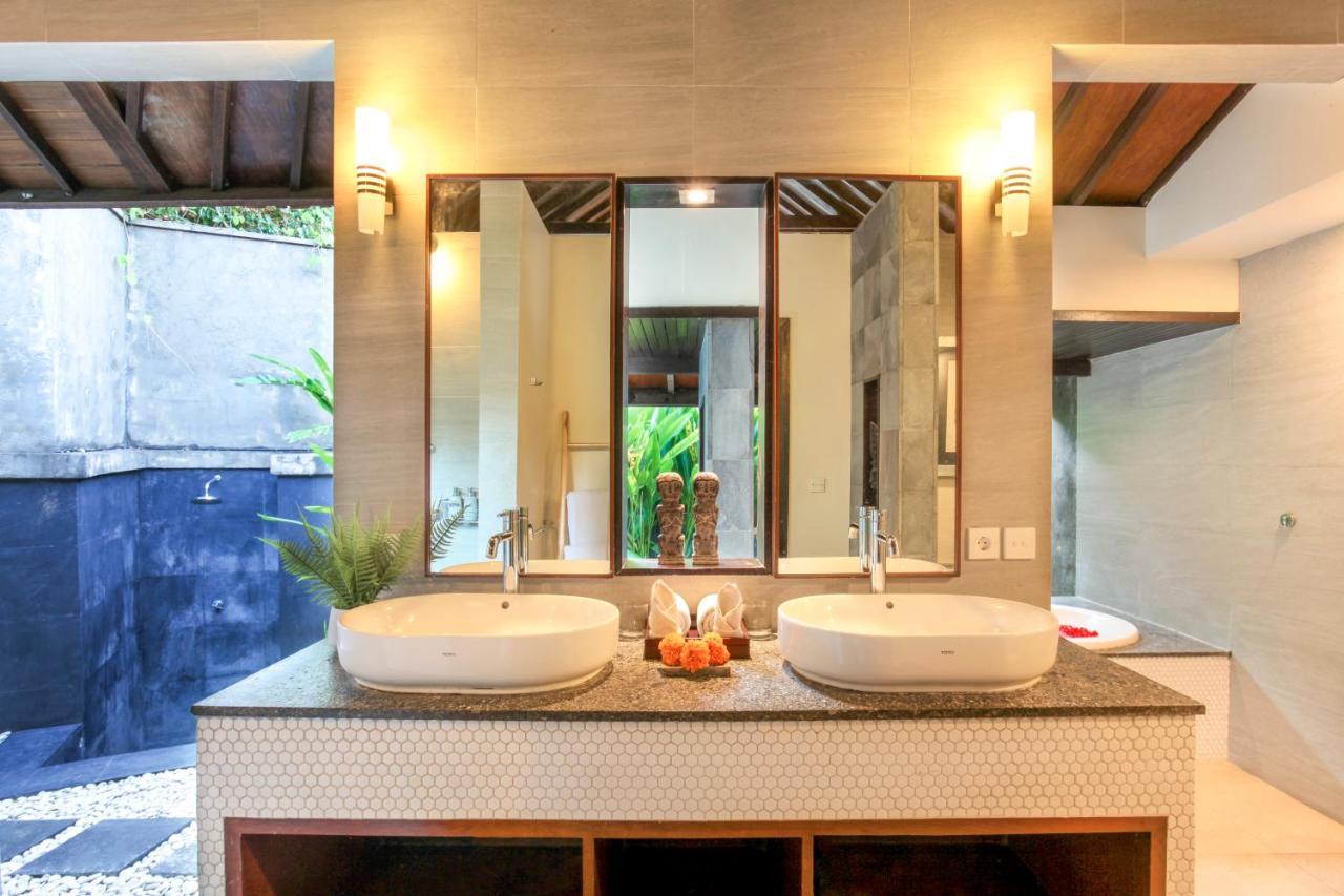 Asrina Villa'S Seminyak Exterior photo