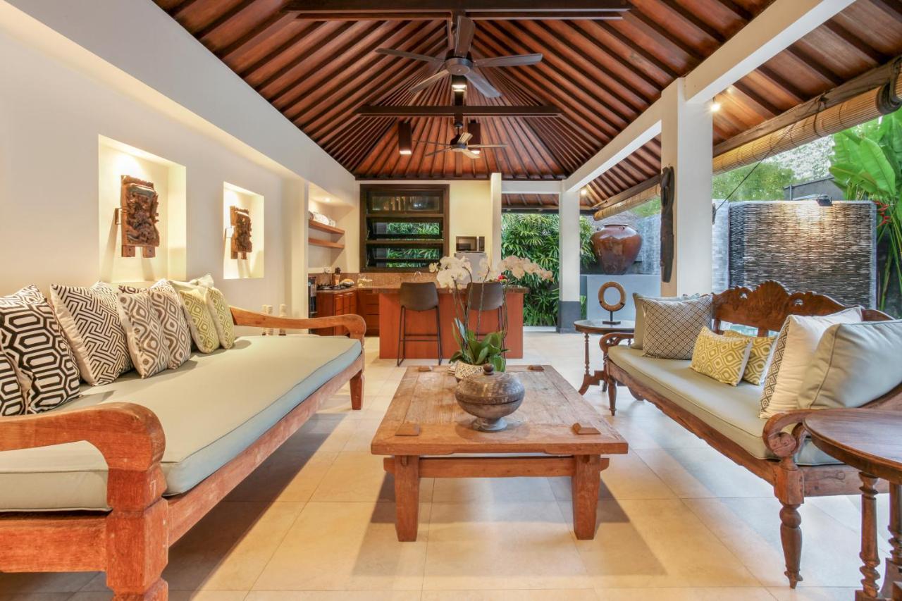 Asrina Villa'S Seminyak Exterior photo