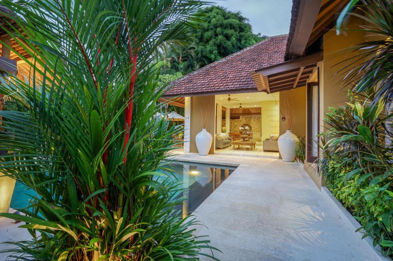 Asrina Villa'S Seminyak Exterior photo